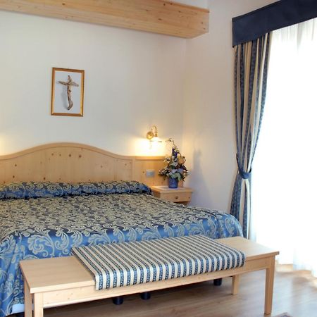 Hotel Sass Maor Fiera Di Primiero Exteriör bild