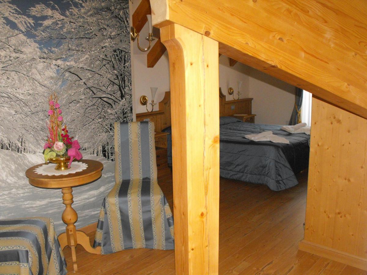 Hotel Sass Maor Fiera Di Primiero Exteriör bild