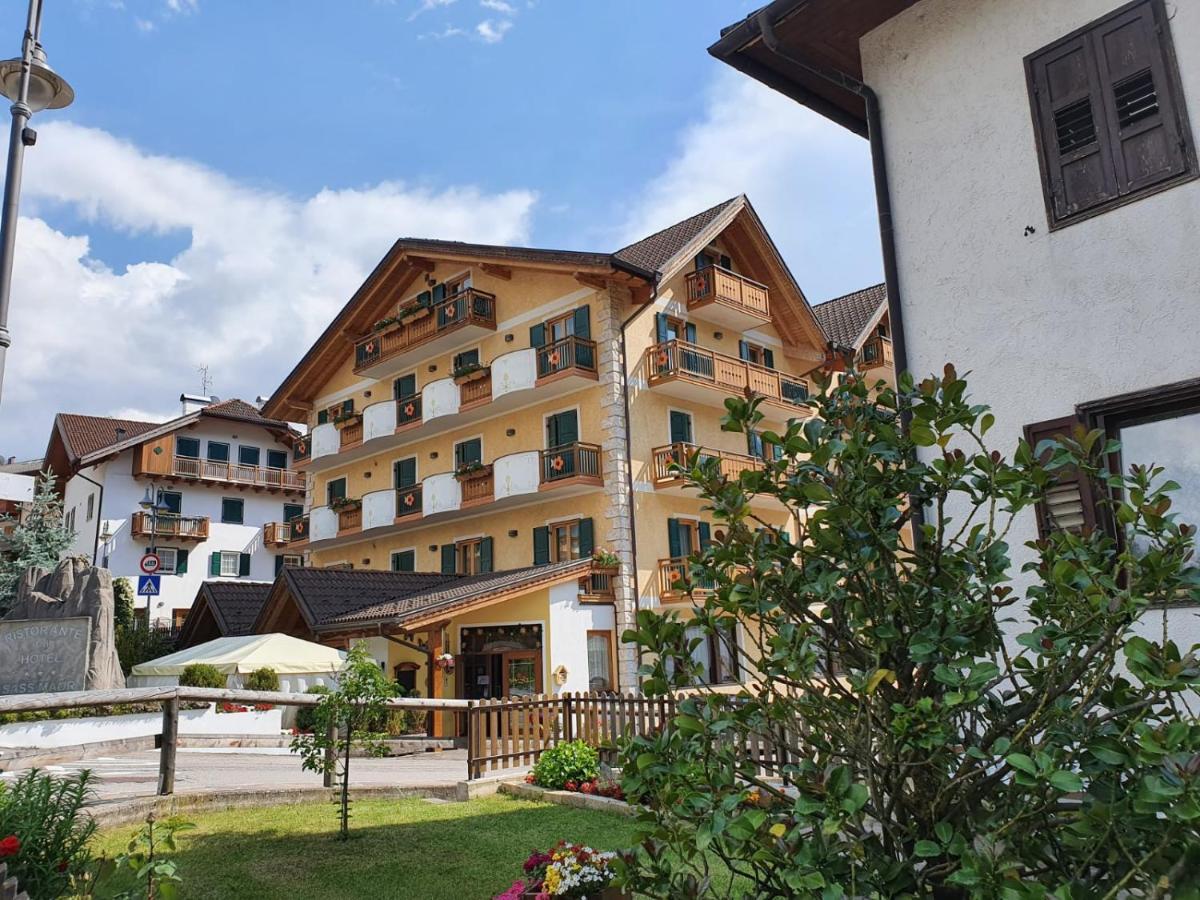 Hotel Sass Maor Fiera Di Primiero Exteriör bild