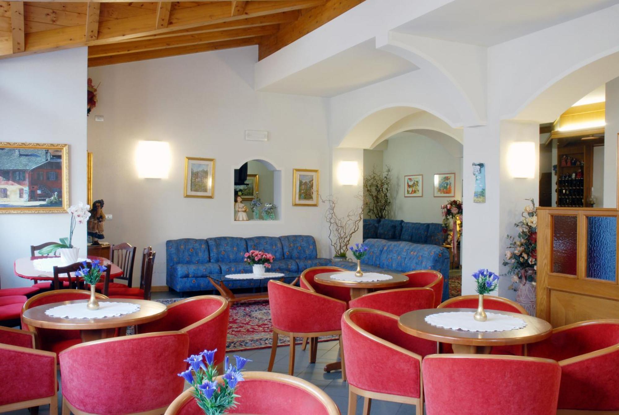 Hotel Sass Maor Fiera Di Primiero Exteriör bild