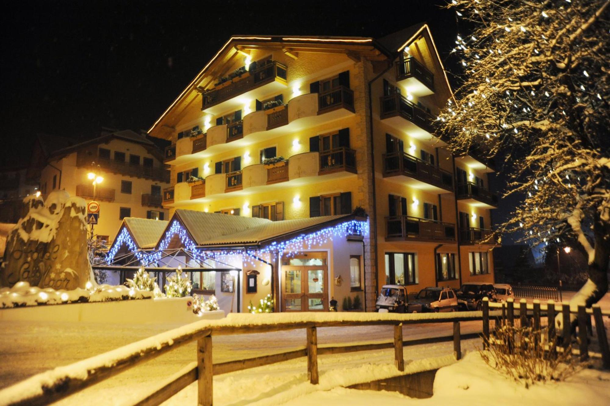 Hotel Sass Maor Fiera Di Primiero Exteriör bild