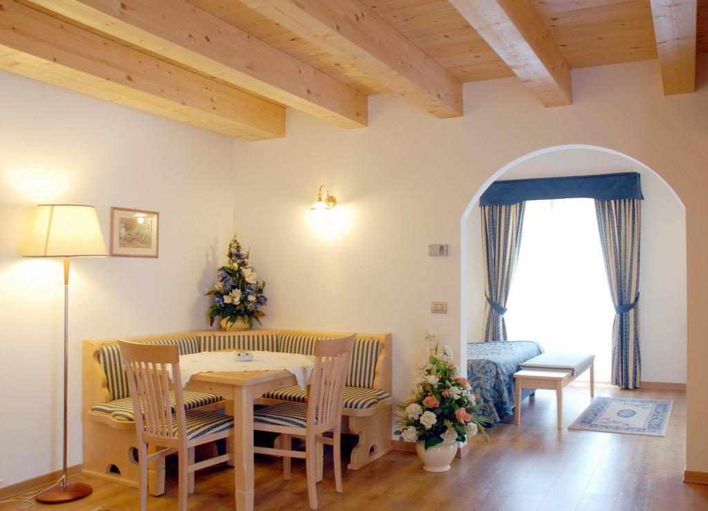 Hotel Sass Maor Fiera Di Primiero Exteriör bild