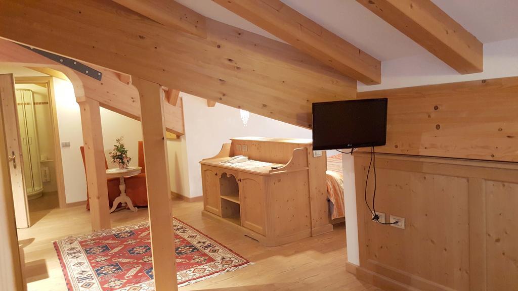 Hotel Sass Maor Fiera Di Primiero Exteriör bild